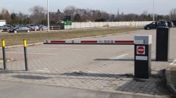 Turek. Szlabany na parkingu przy szpitalu