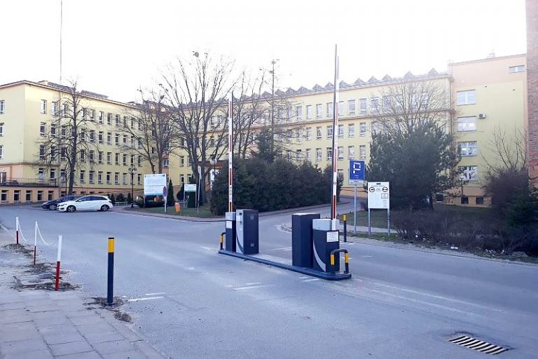 Szlabany przy Izbie Przyjęć SP ZOZ w Turku