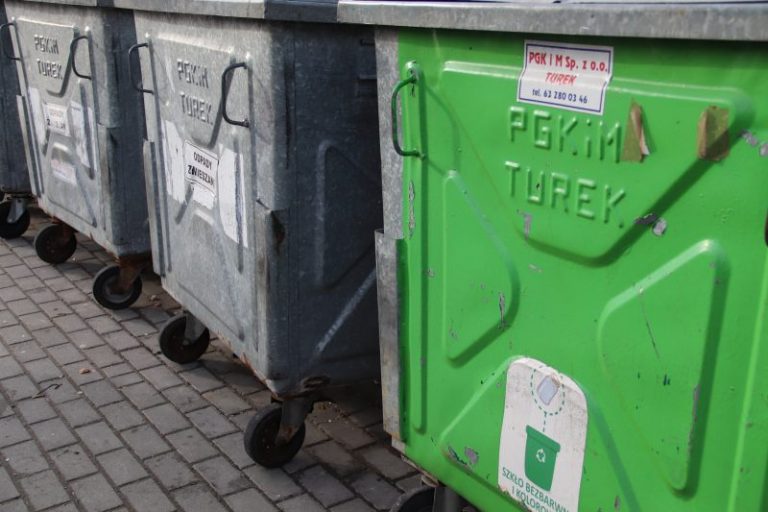 Chaos w śmieciach | pojemniki do segregacji odpadów komunalnych
