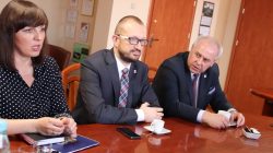 Turek. Konferencja prasowa nt. strajku nauczycieli