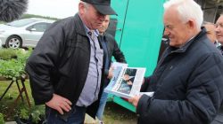 Leszek Miller. Spotkanie z wyborcami na targowisku