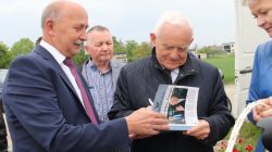 Leszek Miller. Spotkanie z wyborcami na targowisku