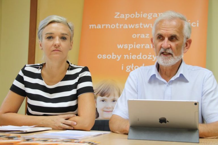 Duże sklepy w Turku będą musiały oddawać jedzenie