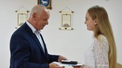 Absolwenci ogólniaka ze stypendiami Wójta Gminy Przykona