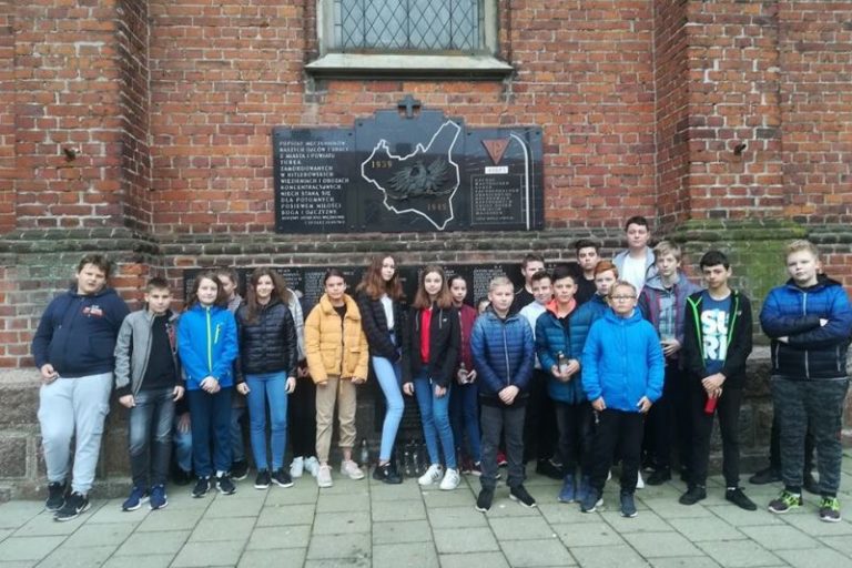 Turek. "Piątka w akcji Szkoła pamięta