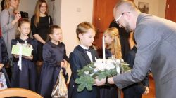 Z kolędami i światełkiem do Urzędu Miejskiego w Turku