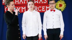 Obdarowani piosenką, laurką i uściskami. Dzień Babci i Dzień Dziadka w Cisewie