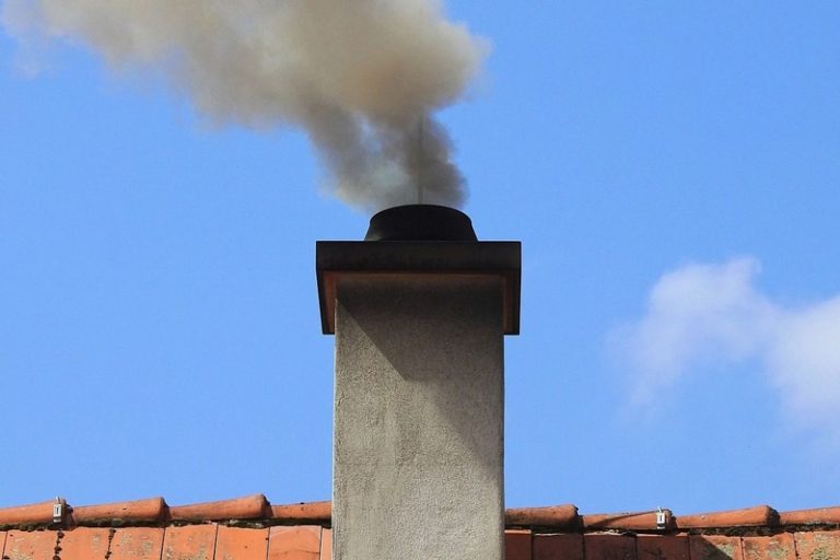smog dymi komin