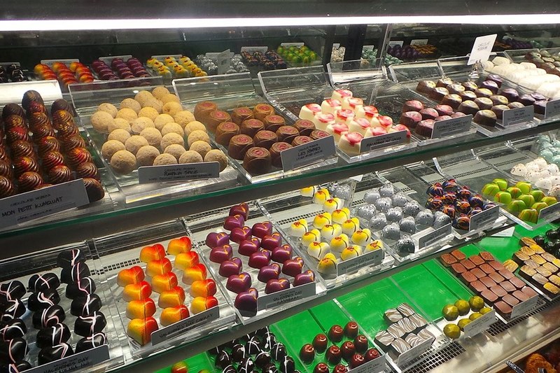 Regał z cukierkami czekoladkami