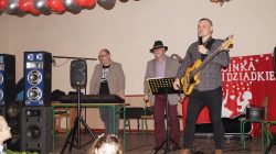 Władysławów. Choinka z Babcią i Dziadkiem