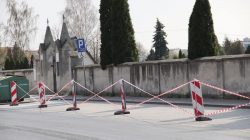 Parking przed cmentarzem komunalnym