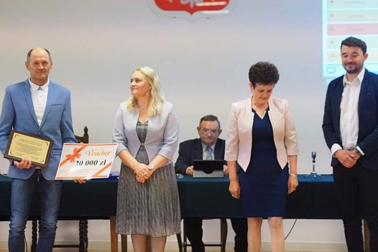 Gratulacje i czek dla OSP Wyszyna