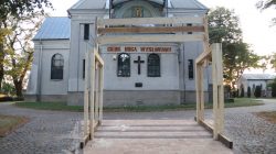 Brama jubileuszowa na 100-lecie parafii Galew