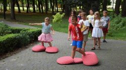 Czytanie Wśród Drzew" - akcja promująca czytelnictwo.