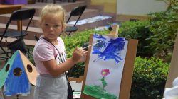 Czytanie Wśród Drzew" - akcja promująca czytelnictwo.