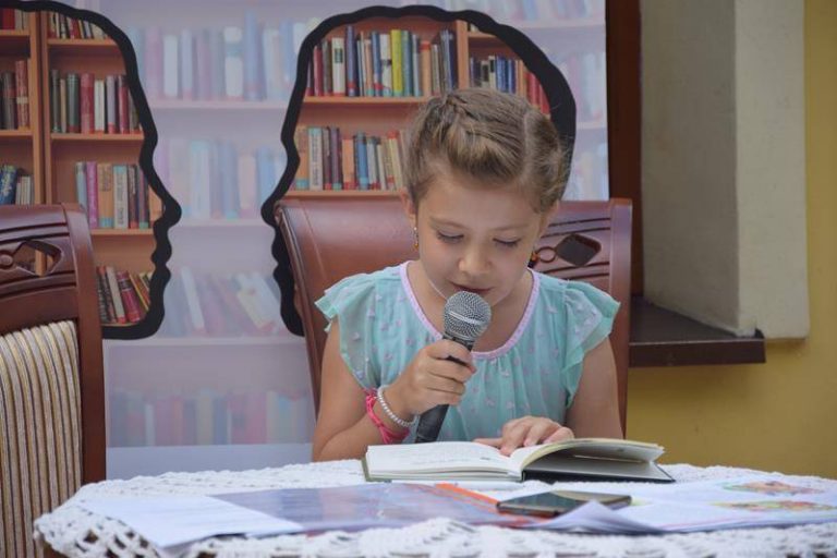 Czytanie Wśród Drzew" - akcja promująca czytelnictwo.