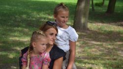 Czytanie Wśród Drzew" - akcja promująca czytelnictwo.