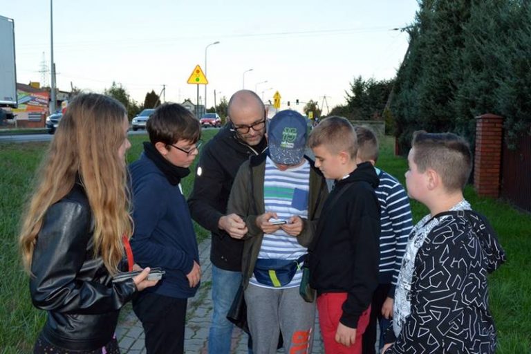 Gra mobilna "Słodka afera"