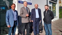 Protest rolników przed biurem poselskim Ryszarda Bartosika (PiS)