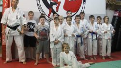 Pierwszy od lewej: shihan Włodzimierz Rygiert (5 dan) - klubowy egzamin
