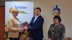 w środku: burmistrz gm. Tuliszków Krzysztof Roman