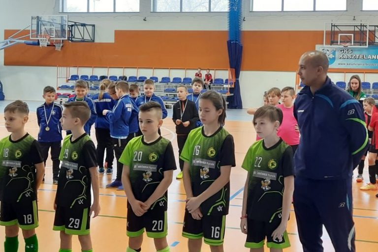Orliki Tura grały w turnieju halowym Kasztelania Cup w Brudzewie