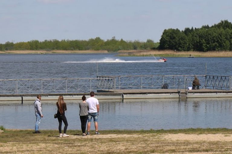 Zbiornik Przykona powstał po terenie wyrobisk pokopalnianych
