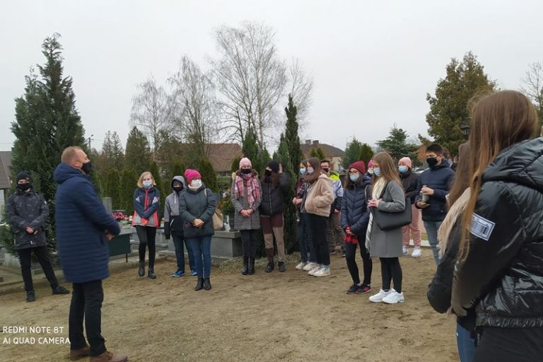 Dzień Pamięci Żołnierzy Wyklętych - lekcja historii na cmentarzu w Turku