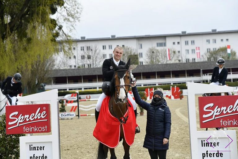 Linz. Andrzej Opłatek wygrywa w konkursie 140 cm z rozgrywką