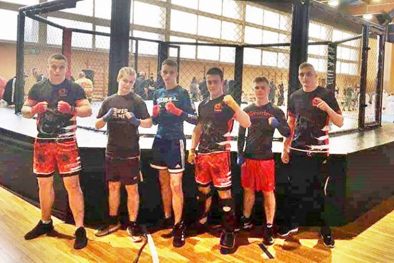 Reprezentanci KSiSW Turek z sekcji kickboxingu