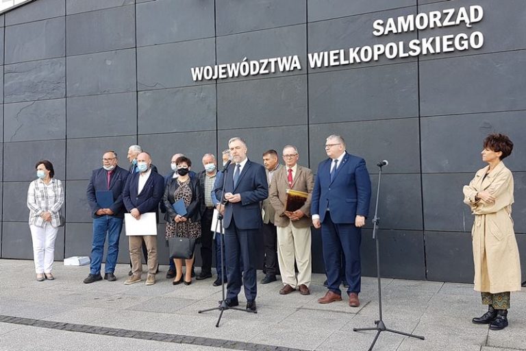 W Światowy Dzień Pszczół 2 mln zł od Samorządu Województwa Wielkopolskiego | przemawia marszałek Marek Woźniak