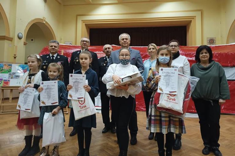 Laureaci strażackiego konkursu plastycznego z Jedynki