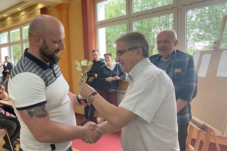 Kamil Szadkowski zwycięzcą szachowego turnieju o puchar prezesa SM Tęcza