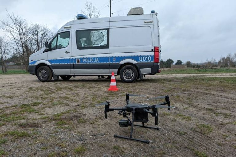 Policjanci z w Turku i Poznania przeprowadzili wspólnie akcję kontroli bezpieczeństwa w ruchu drogowym. Funkcjonariusze obserwowali zachowania kierowców na drodze wojewódzkiej W470