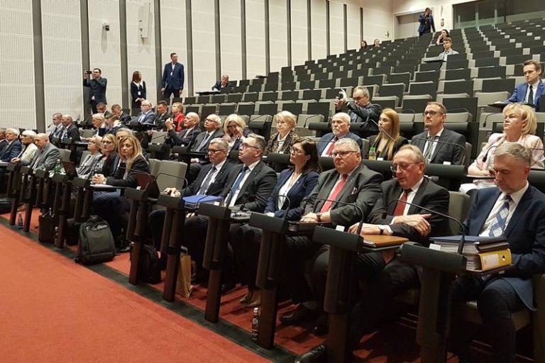 Apel sejmiku województwa ws. możliwości utraty funduszy unijnych dla Polski