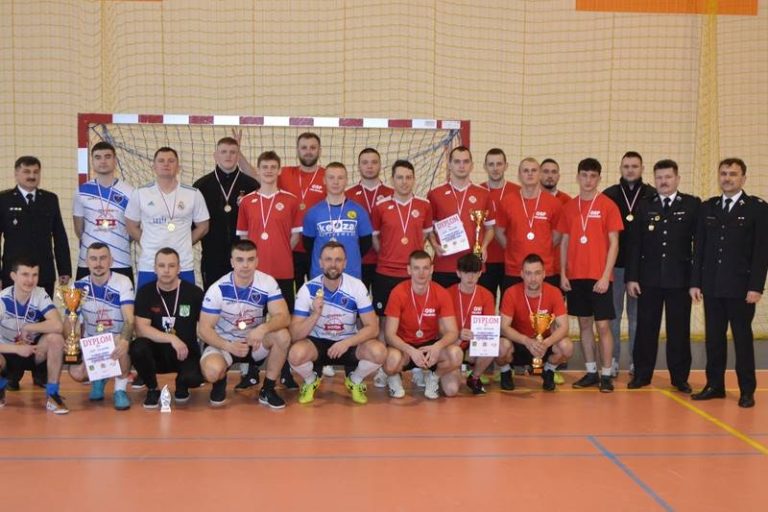 Druhowie z Grąbkowa najlepsi w halowej piłce w gm. Malanów