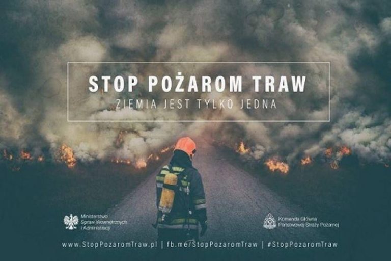 Straż przypomina: STOP pożarom traw (plakat) | strażak na tle palących się traw