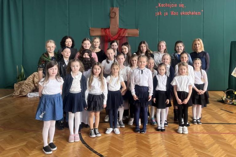 Misterium słowno-muzyczne w Wyszynie | uczniowie ze Szkoły Podstawowej w Wyszynie
