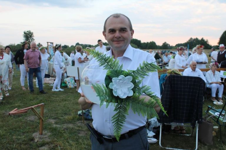 Dariusz Ostrowski, wójt gm. Kościelec podczas Dni Kupały w 2023 r. w Dobrowie