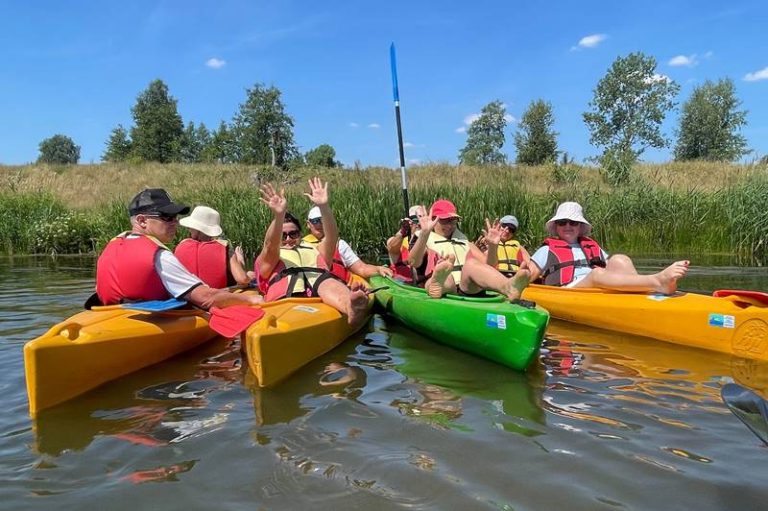 Spływ kajakowy rzeką Wartą. Za wiosło chwyciło ponad 60 uczestników