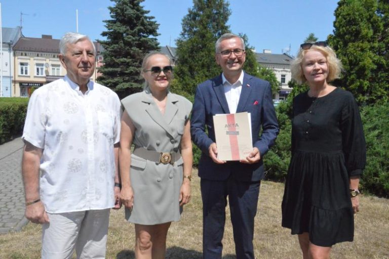od lewej: Marian Marczewski, Anita Dzieciątkowska-Pieścik, poseł Tadeusz Tomaszewski, Joanna Maciejewska