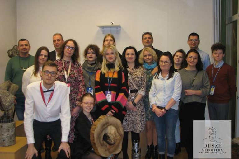 Dusze Mehoffera, uczestnicy projektu wraz z dyrektorem muzeum