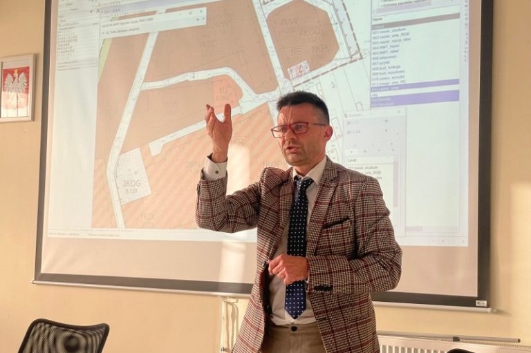 Marek Stawecki podczas konsultacji mpzp ul. Młodych