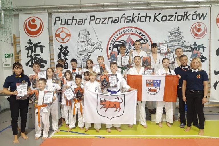Reprezentacja KSiSW Turek na turnieju karate w Poznaniu