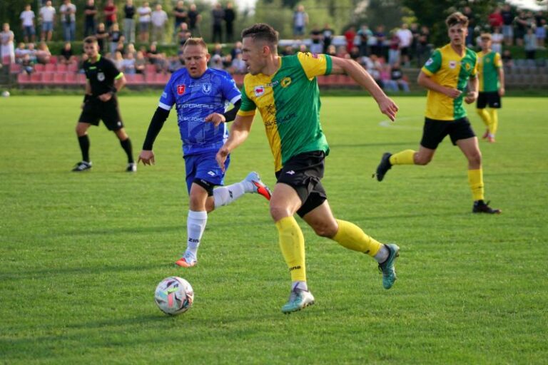 Fragment meczu GKS Sompolno vs. Tur Turek (1:2) w 5. kolejce klasy okręgowej w sezonie 2025/2026