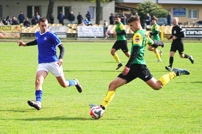 Mecz 9. kolejki klasy okręgowej w sezonie 2025/2026 | Tur Turek vs. Orzeł Grzegorzew 0:1