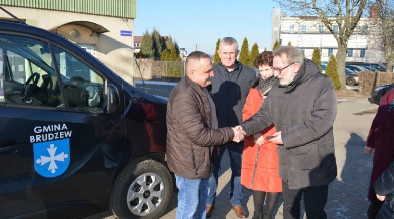 Nowy samochód dla osób niepełnosprawnych w Brudzewie