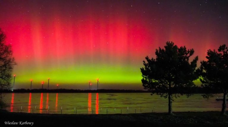 Zorza polarna nad powiatem tureckim. Noc jak z bajki