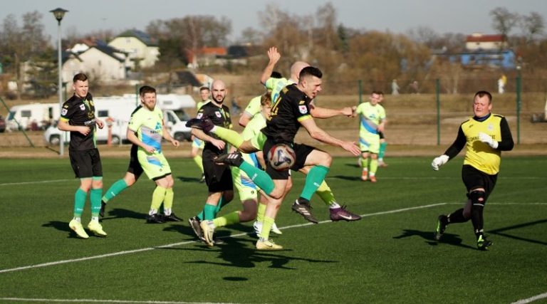 Tur Turek wygrał z Wartą Dobrów i umacnia się na czele