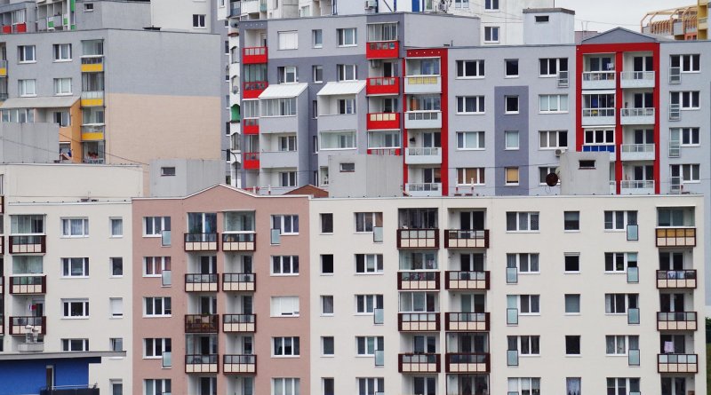 Polskie Normy budowlane przy odbiorze – jakie odchyłki są legalne?